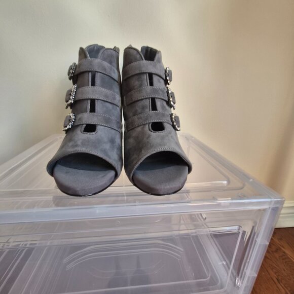 White House Black Market Grey Booties, Suede, Size 8 1/2 - Picture 4 of 10